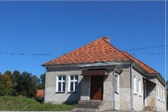 Budynek-pierwotnej-szkoly-obecnie-dom-parafialny-z-1860-roku