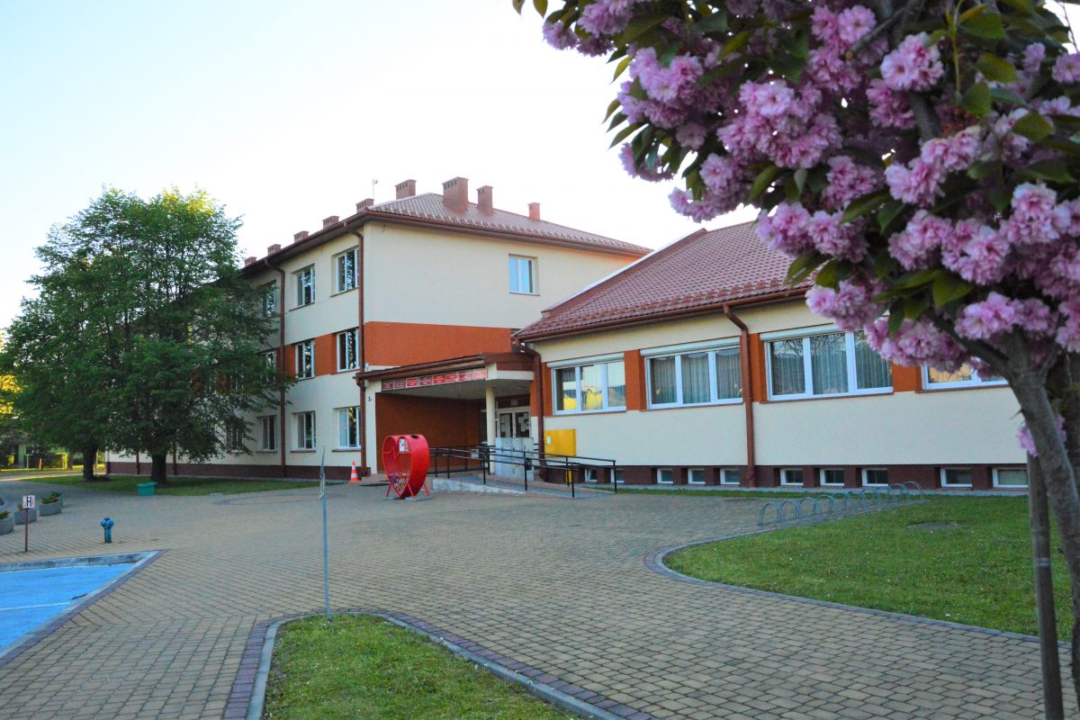 Szkolne Schronisko Młodzieżowe w Brzesku - widok z oddali