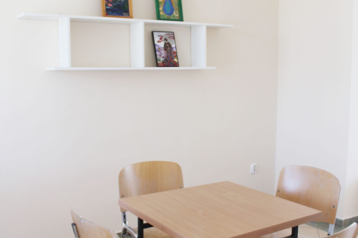 Świetlica na drugim piętrze - stolik