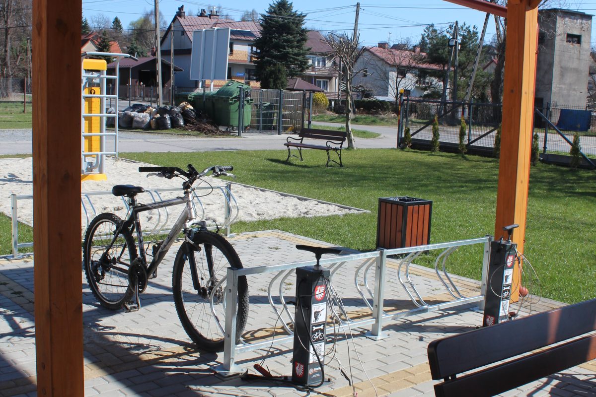 Siłownia zewnętrzna - stojak na rowery