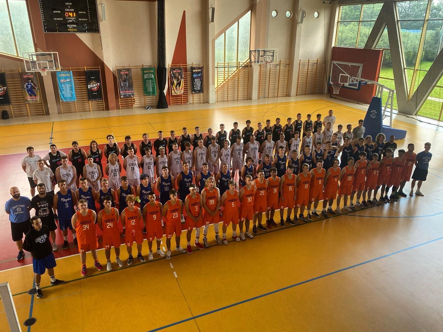 Koszykarze w Szkolnym Schronisku Młodzieżowym